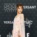 Ariana Grande Cedera Kaki, Tinggalkan High Heels Saat Konser